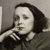 Edith Piaf cigarettával